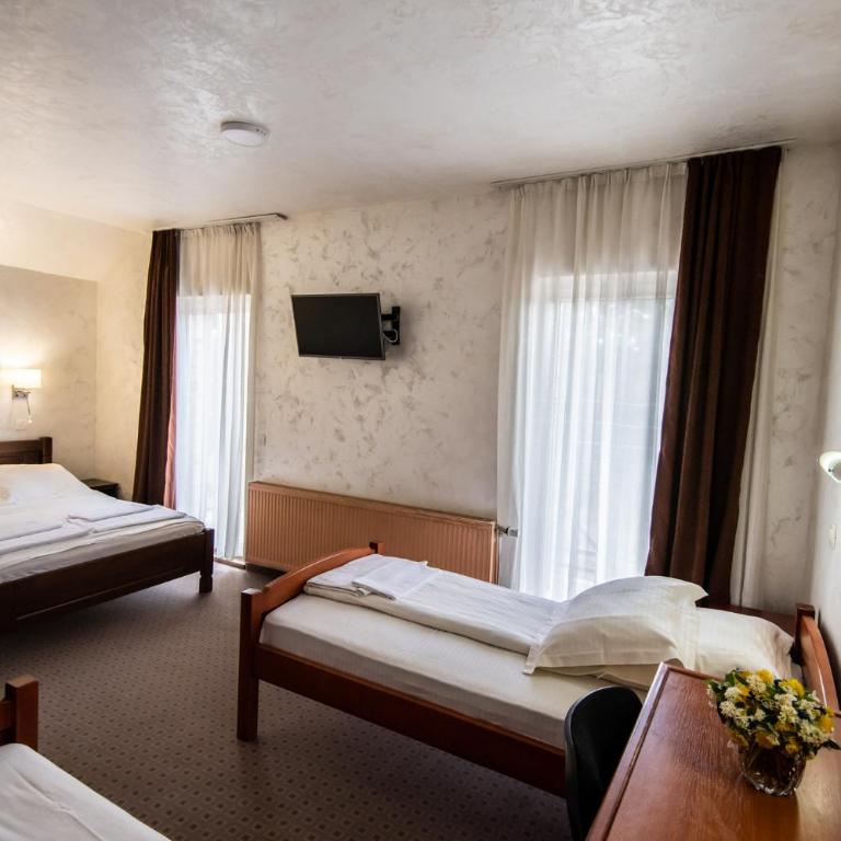 Hotel Enigma - Quadruple Room with Balcony - 1