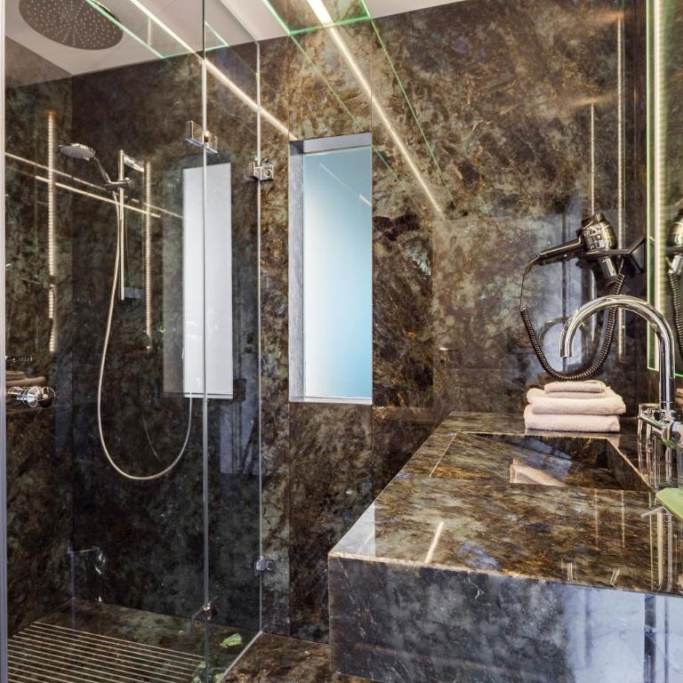 AllgäuStern Hotel - Deluxe Suite mit Whirlpool-Badewanne - 2