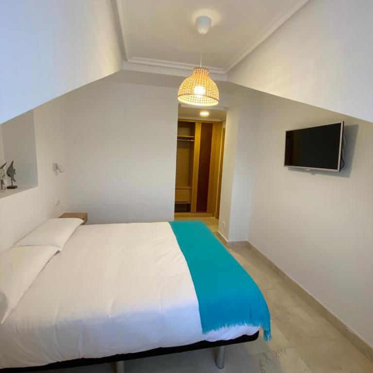 MARINA LLANES IV - One-Bedroom Apartment - 7