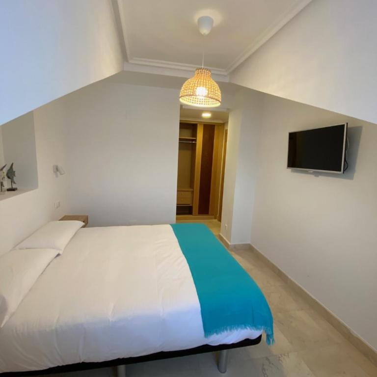 MARINA LLANES IV - One-Bedroom Apartment - 3