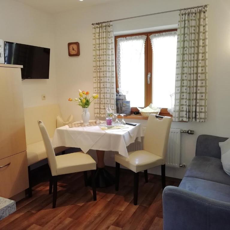 Landhaus Heisenbauer - Apartment mit 1 Schlafzimmer - 10