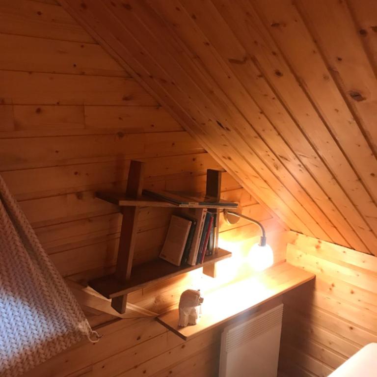Duplex cosy jusqu'à 6 personnes- chalet des Pléiades - départ skis aux pieds en bordure de piste sans portage - au milieu des fleurs en été - l'autre duplex du chalet est également à nous - Chalet - 19