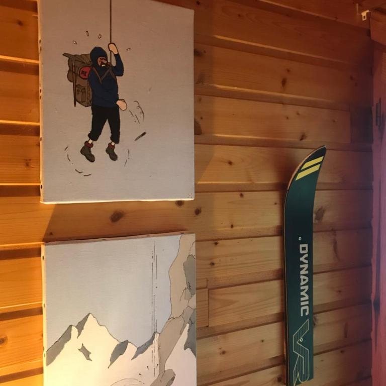 Duplex cosy jusqu'à 6 personnes- chalet des Pléiades - départ skis aux pieds en bordure de piste sans portage - au milieu des fleurs en été - l'autre duplex du chalet est également à nous - Chalet - 15