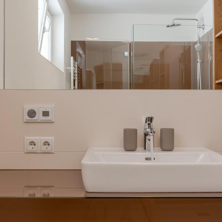 Fourteen Zell am See S&P by All in One Apartments - Two-Bedroom Apartment - 16