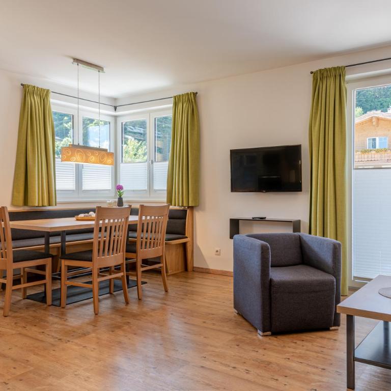 Fourteen Zell am See S&P by All in One Apartments - Two-Bedroom Apartment - 13
