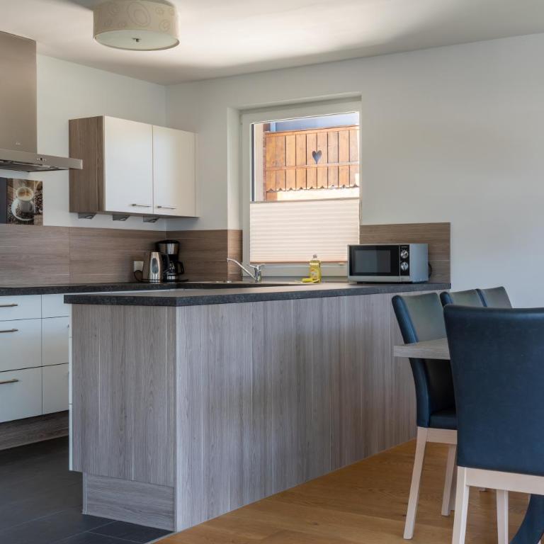 Fourteen Zell am See S&P by All in One Apartments - Three-Bedroom Apartment - 16