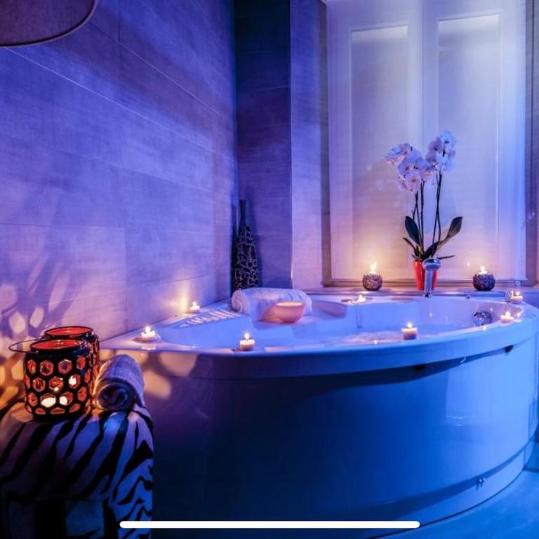 Corso Suite 107 Rooms Wellness & Spa - Camera King con Vasca Idromassaggio - 1