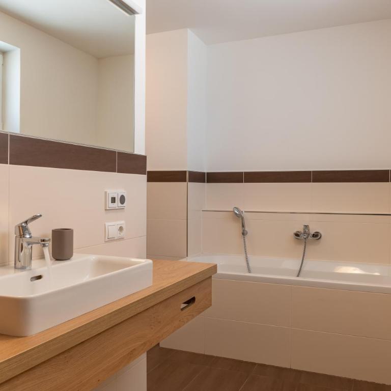 Fourteen Zell am See S&P by All in One Apartments - Three-Bedroom Apartment - 27