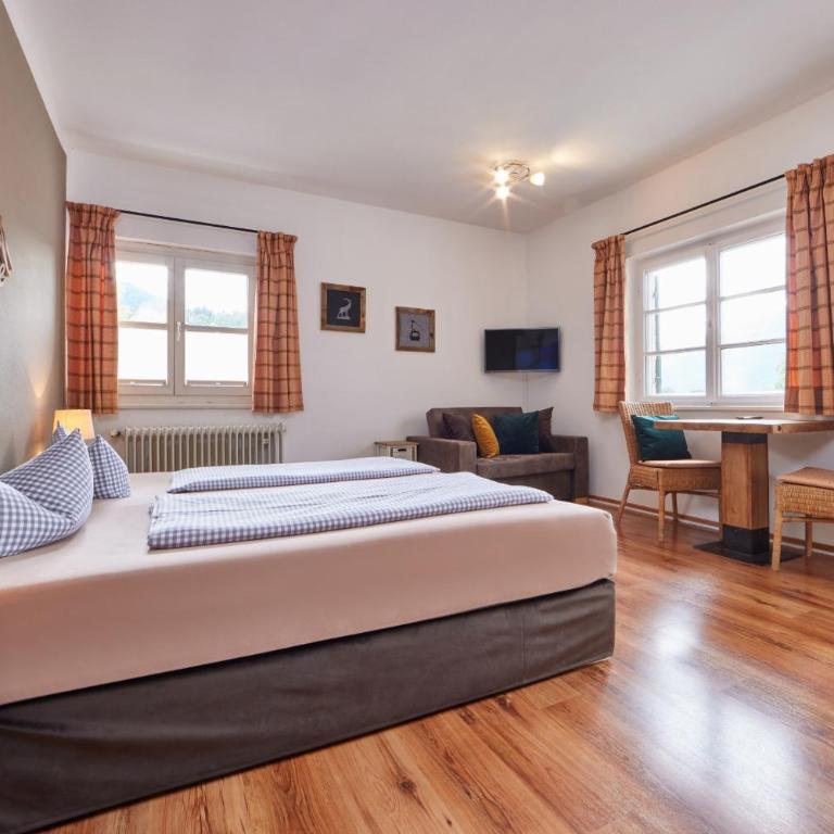 Olympiahaus - Doppelzimmer mit Gemeinschaftsbad - 8
