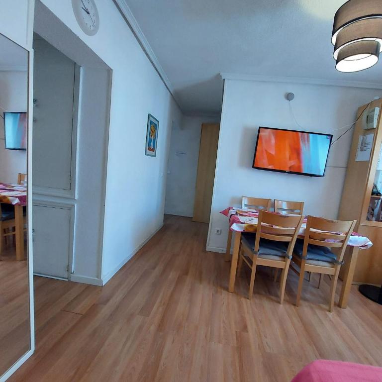 HomeStay Olivos - PO109 Three-Bedroom Apartment - 5