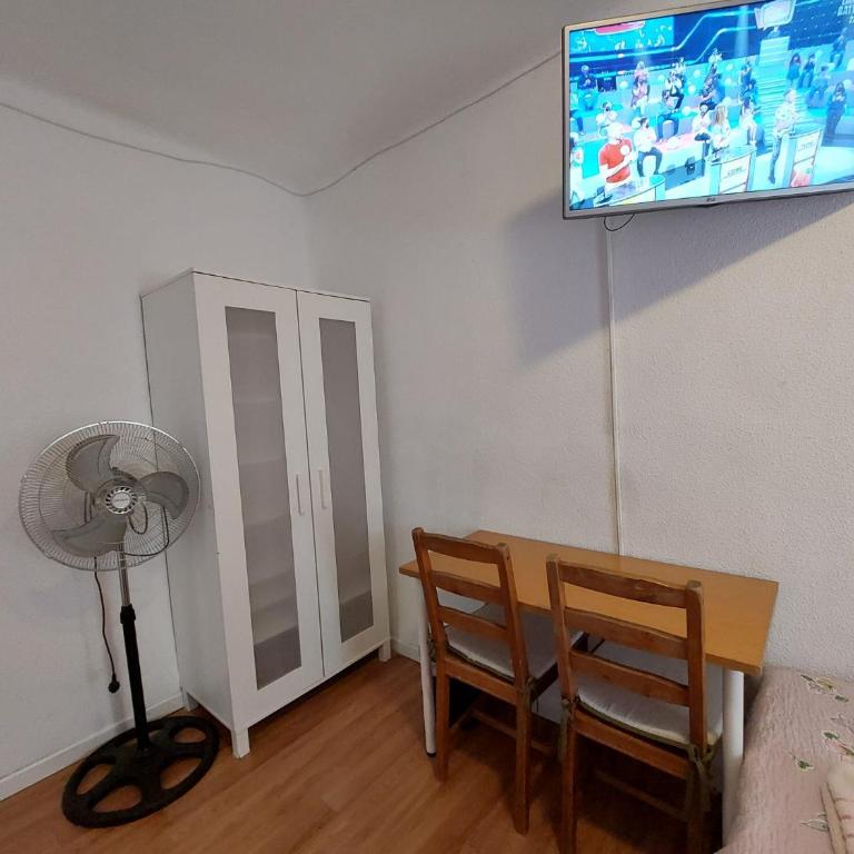 HomeStay Olivos - PO109 Three-Bedroom Apartment - 16