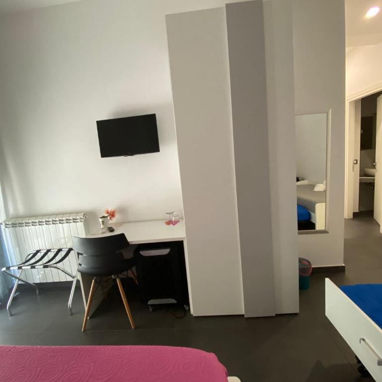 Amuri Room&Suite - Quadruple Room with Balcony - 3