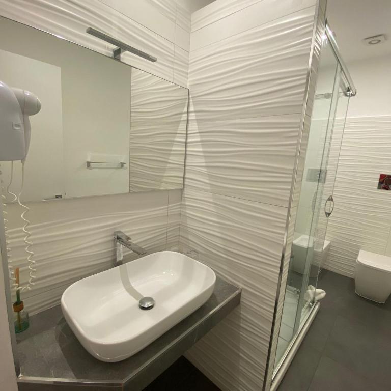 Amuri Room&Suite - Quadruple Room with Balcony - 5