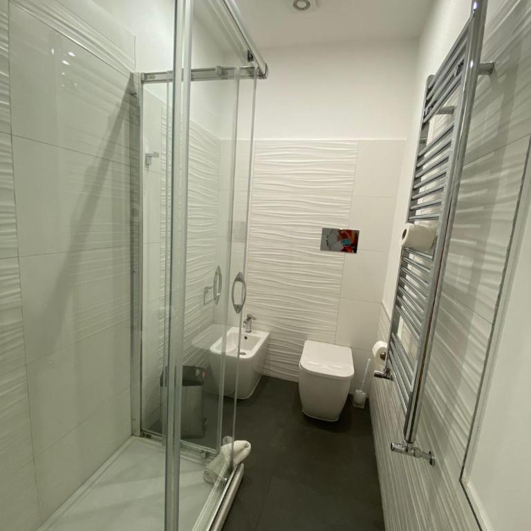Amuri Room&Suite - Quadruple Room with Balcony - 10