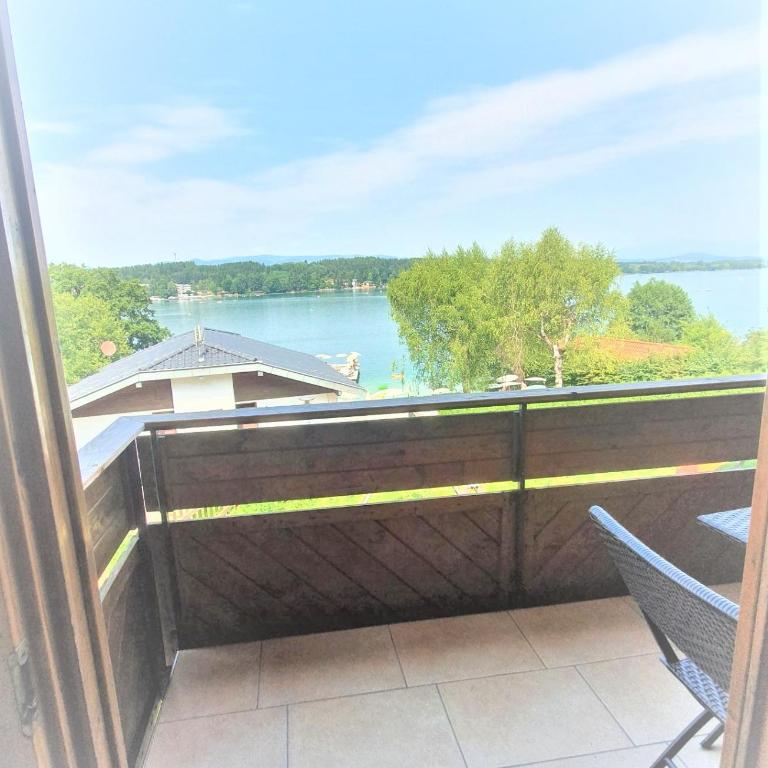 Appartments am See - Apartment mit 1 Schlafzimmer, Balkon und Seeblick - 14