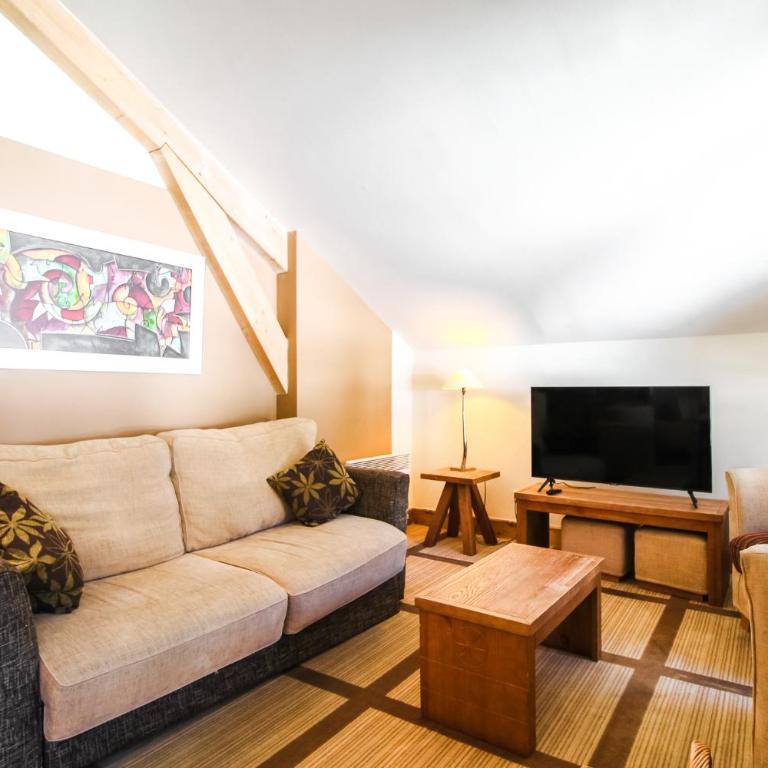 Two internally connecting 2-bed apartments with shared private entrance - Appartement - 24