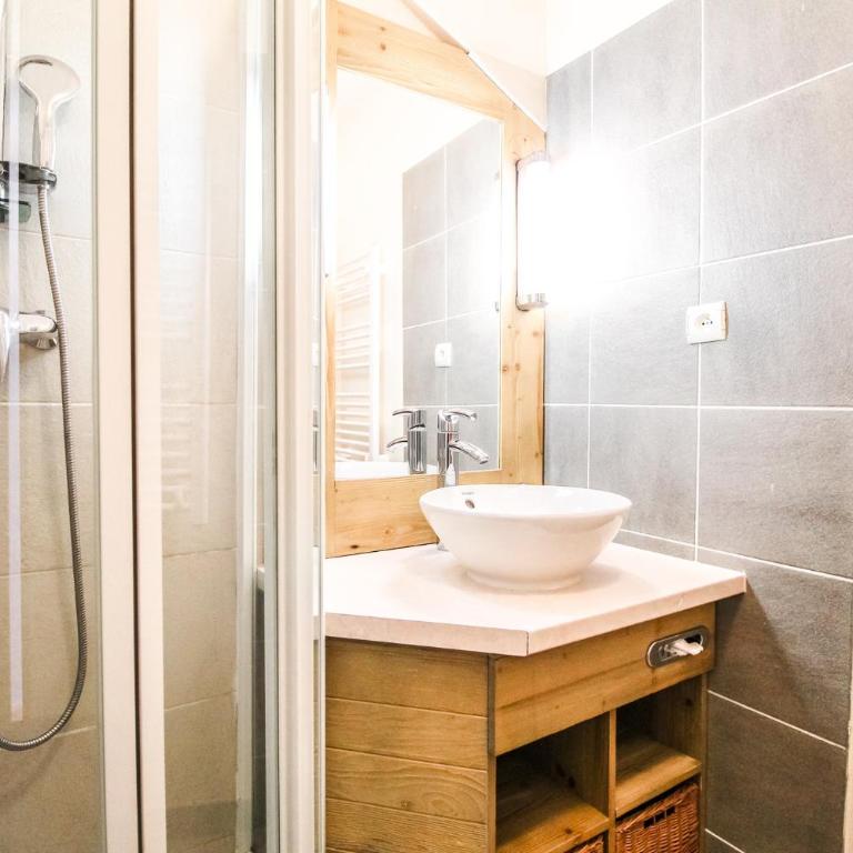 Two internally connecting 2-bed apartments with shared private entrance - Appartement - 52