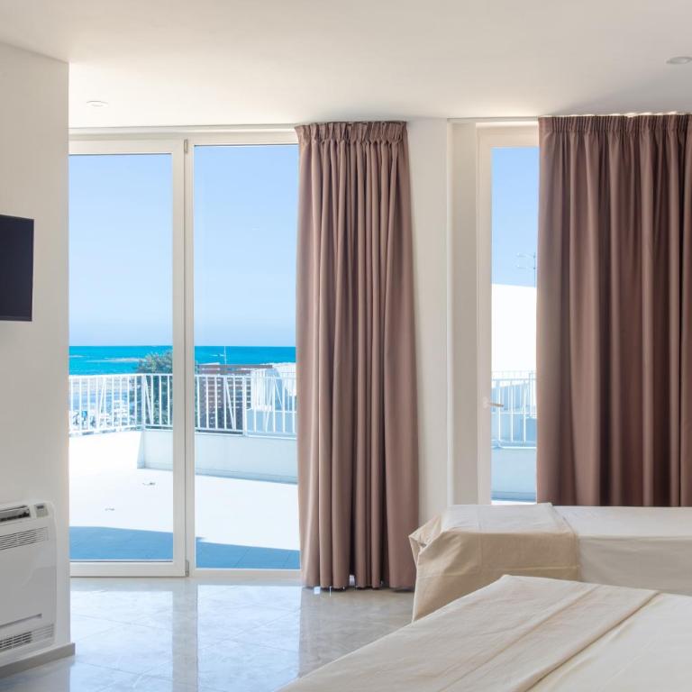 Smart Hotel Ugento - Camera Tripla Deluxe con Vista Mare - 1