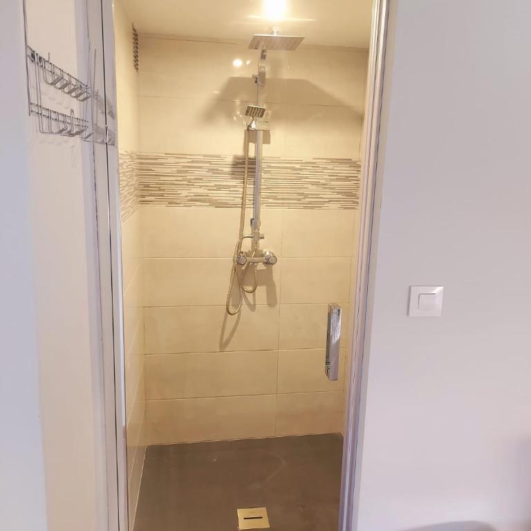Mirador Puerto - Habitación Cuádruple Económica con baño compartido - 20