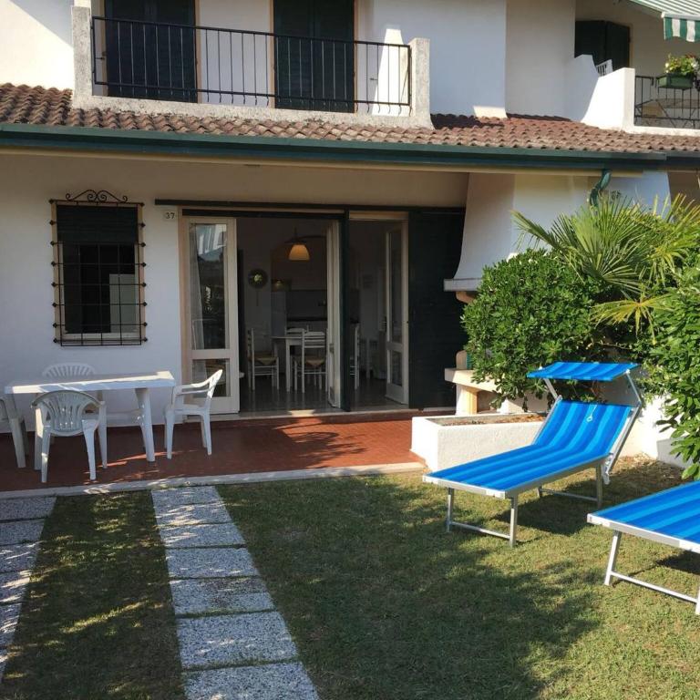 Amazing villa with private garden - Villa - 1
