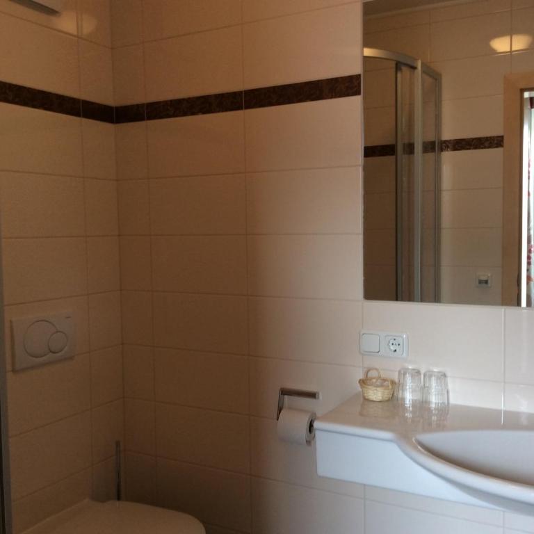Zimmervermietung Babsy - Standard Doppelzimmer mit Balkon - 33