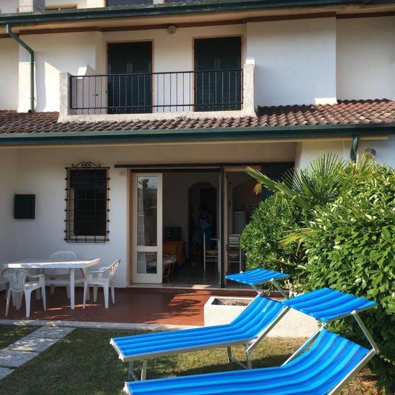 Amazing villa with private garden - Villa - 17