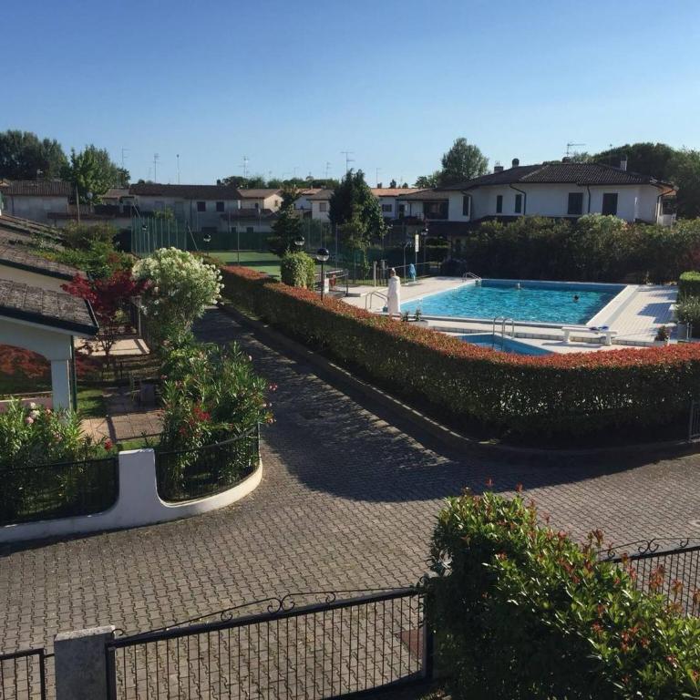 Amazing villa with private garden - Villa - 19