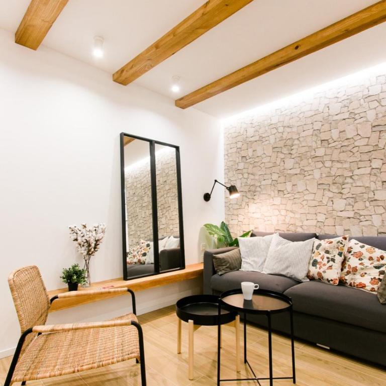 Estupendo Piso de 2 dormitorios en la Gran Vía. A/A. Wifi. - Two-Bedroom Apartment - 8