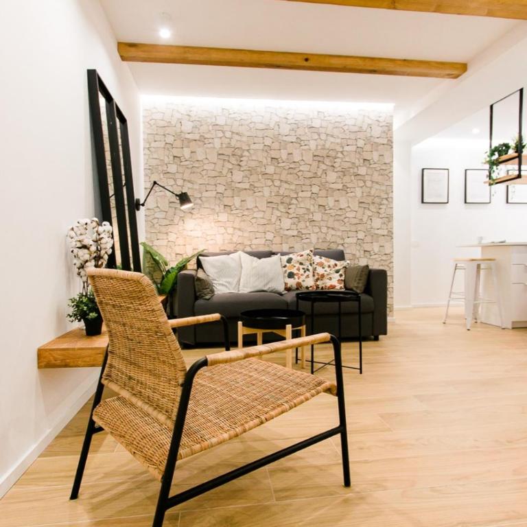 Estupendo Piso de 2 dormitorios en la Gran Vía. A/A. Wifi. - Two-Bedroom Apartment - 1