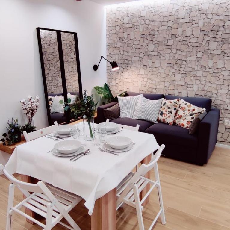 Estupendo Piso de 2 dormitorios en la Gran Vía. A/A. Wifi. - Two-Bedroom Apartment - 12