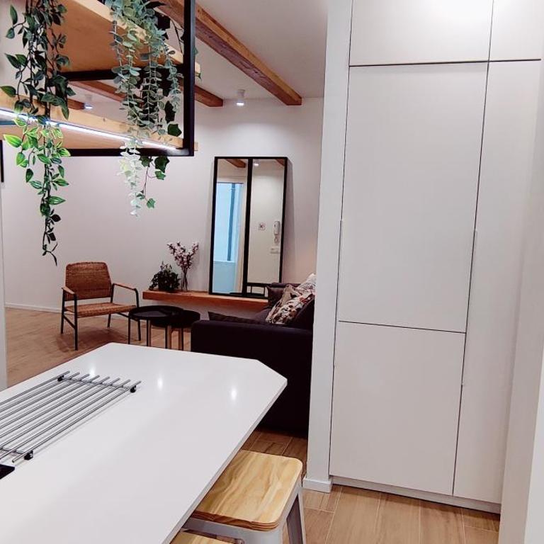 Estupendo Piso de 2 dormitorios en la Gran Vía. A/A. Wifi. - Two-Bedroom Apartment - 13