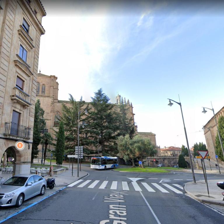 Estupendo Piso de 2 dormitorios en la Gran Vía. A/A. Wifi. - Two-Bedroom Apartment - 50