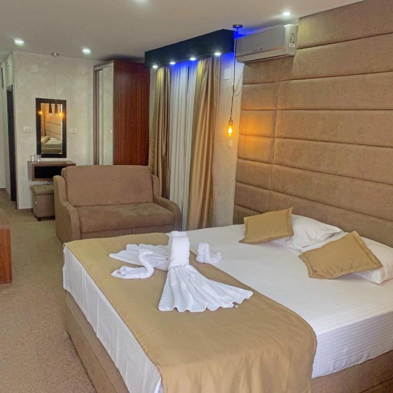 Apart Lux Beciragic - Deluxe Double Room with Sea View - 2
