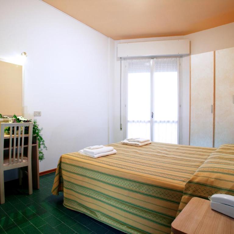 Hotel Globus - Double or Twin Room with Balcony - 2