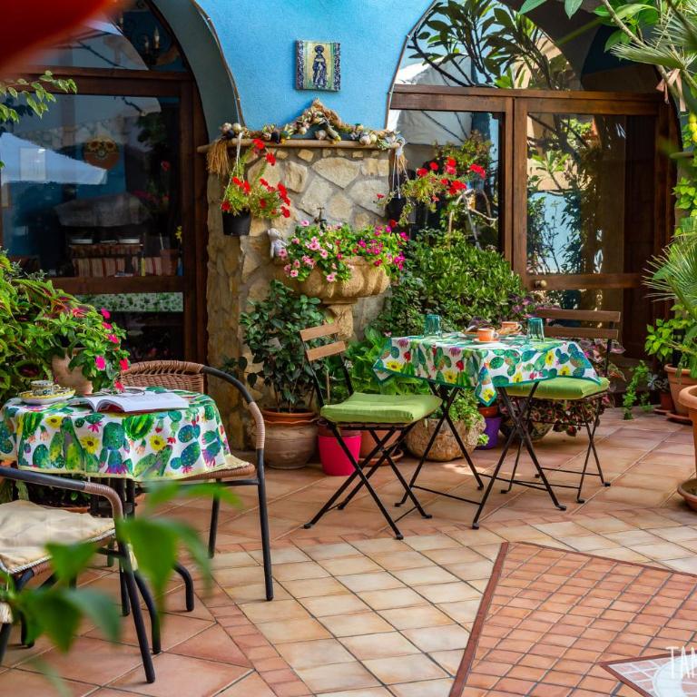 La Finestra sul Cortile B&B - Double Room with Garden View - 1
