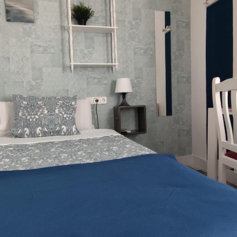 Fuencarral Adeco - Small Double Room with Shared Bathroom - 11