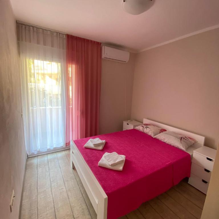 Apartmani Raskovic - Dvokrevetna Soba s Bračnim Krevetom i Sopstvenim Spoljnim Kupatilom - 3