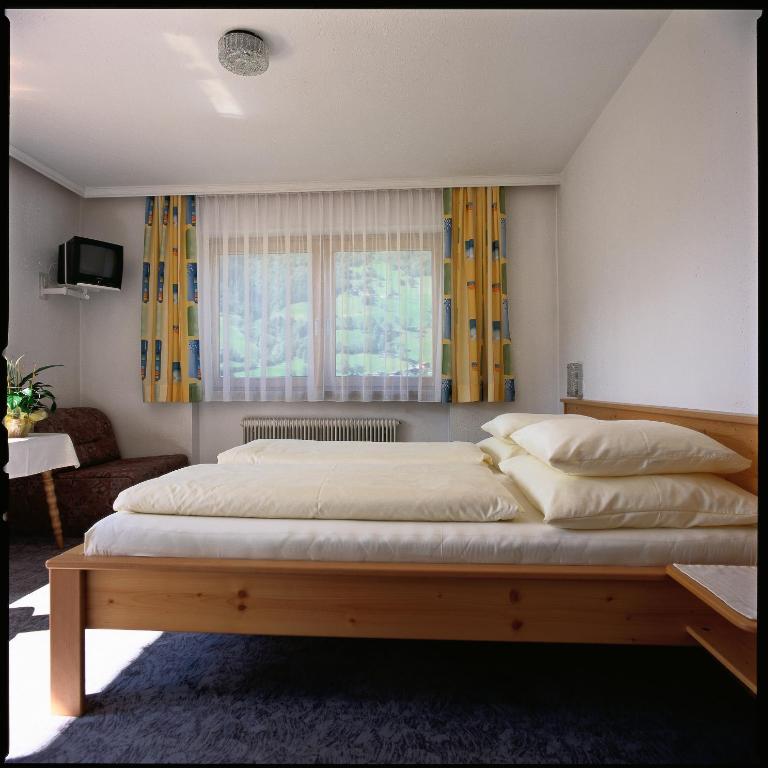 Pension Kristall - Doppelzimmer mit Balkon - 3