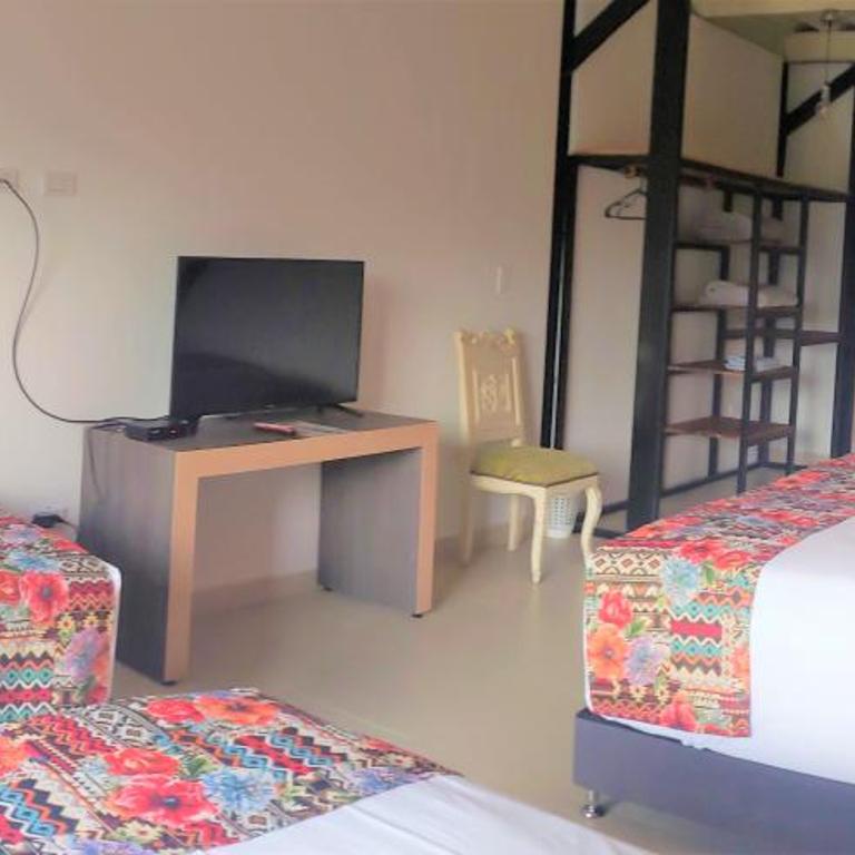 Villa Juana Hotel - Deluxe Family Room - 8