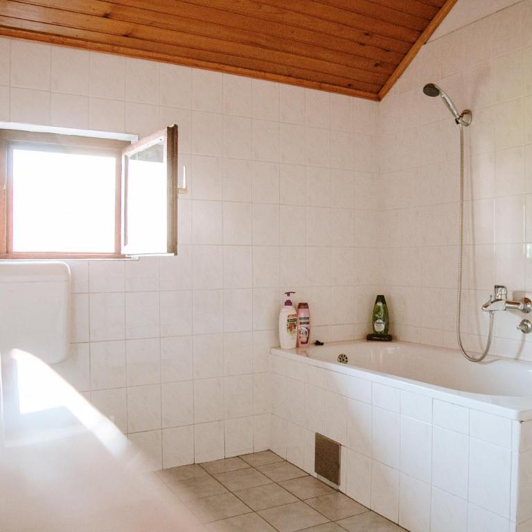 Apartment Ikar - Three-Bedroom Apartment - 10