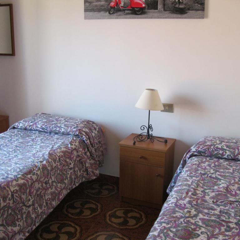 Hotel California - Economy Double or Twin Room - 8