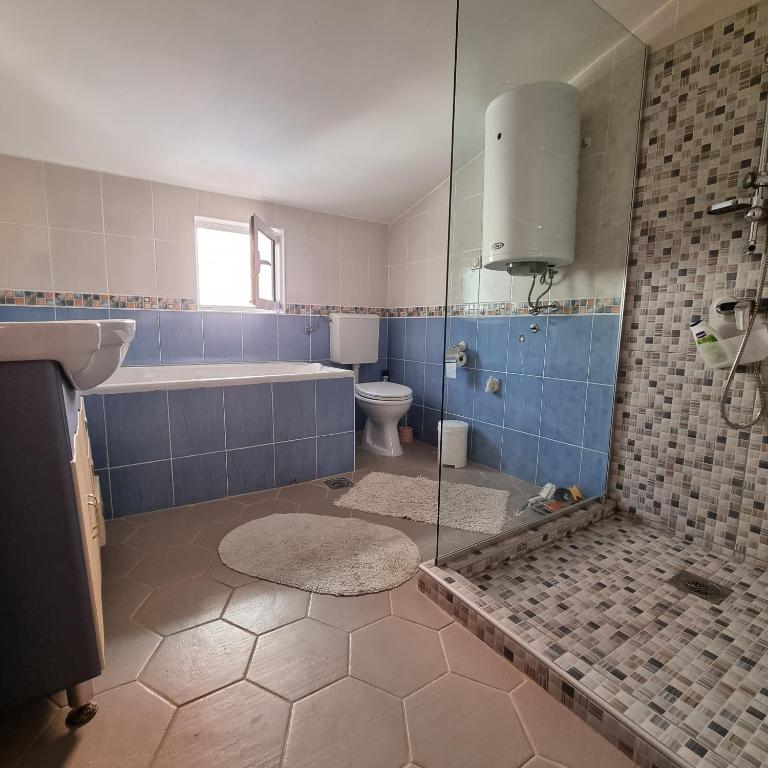 Апартаменты Anturage с отдельным входом - Three-Bedroom Apartment - 17