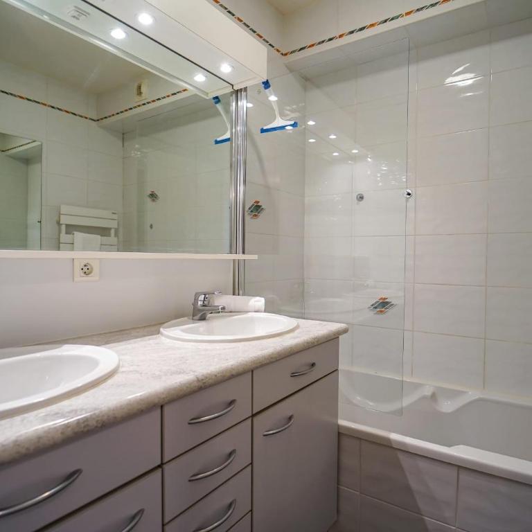 Le Bleu du Lac - 150m from the lake - terrace & parking in Sevrier - Apartment - 9