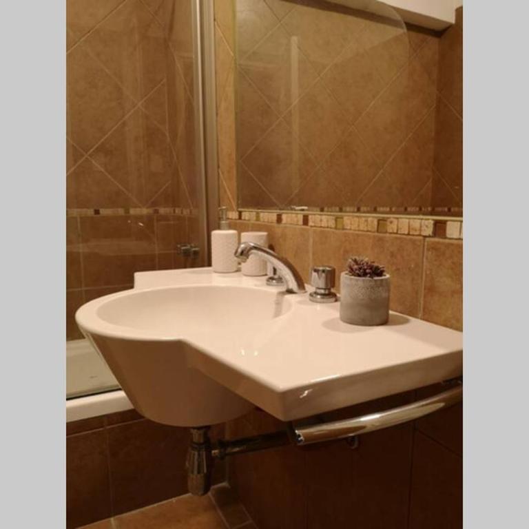 Precioso Departamento - Excelente ubicación - Apartamento de 2 dormitorios - 20