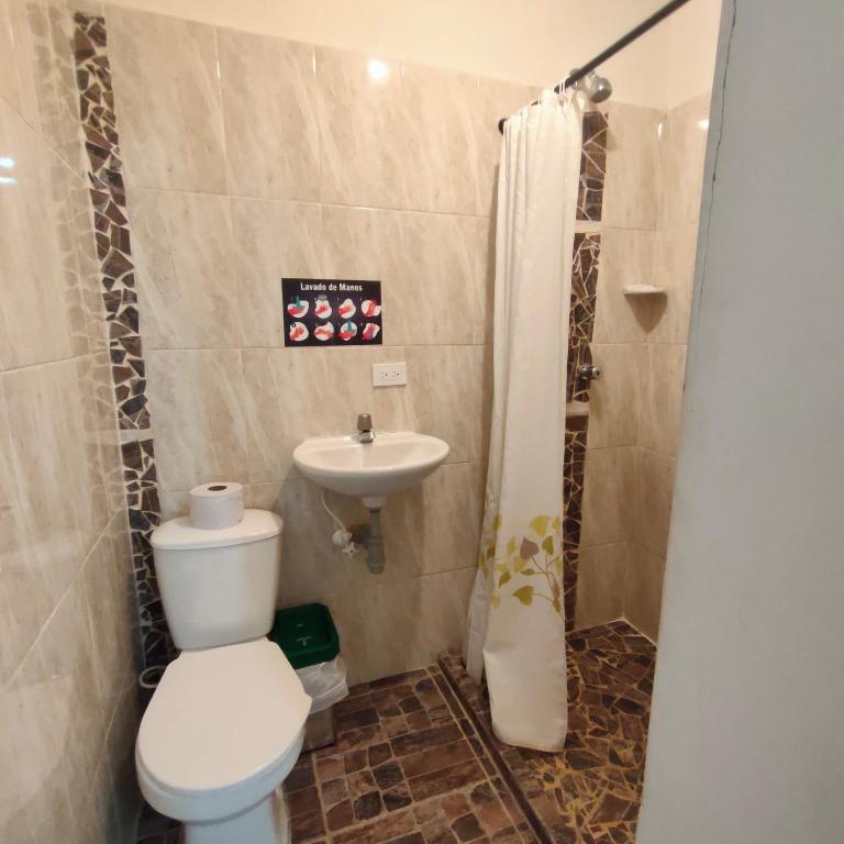 Hostal Paz y Vida - Family Room with Private Bathroom - 6