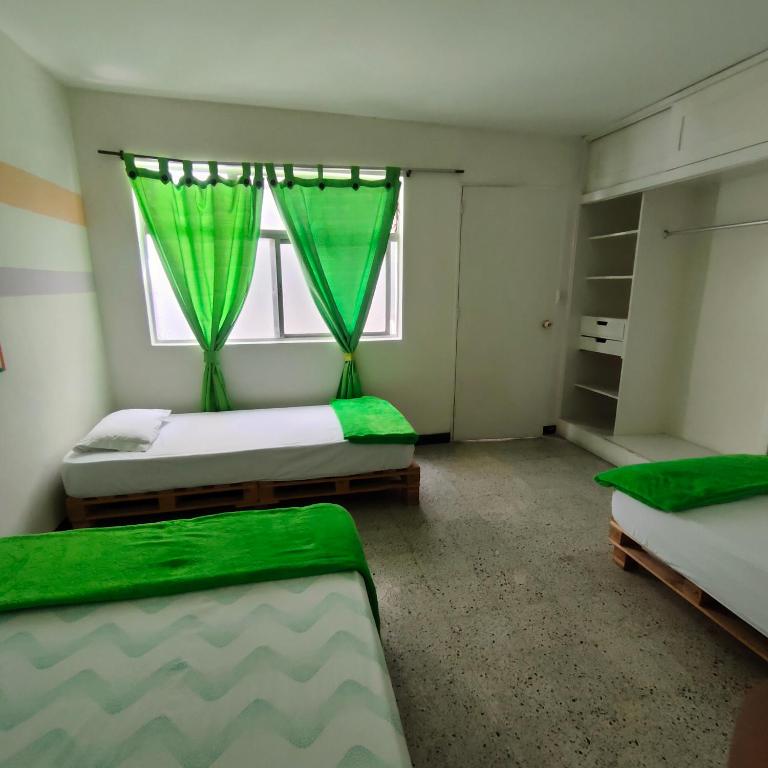 Hostal Rich - Habitación Cuádruple con baño compartido - 4