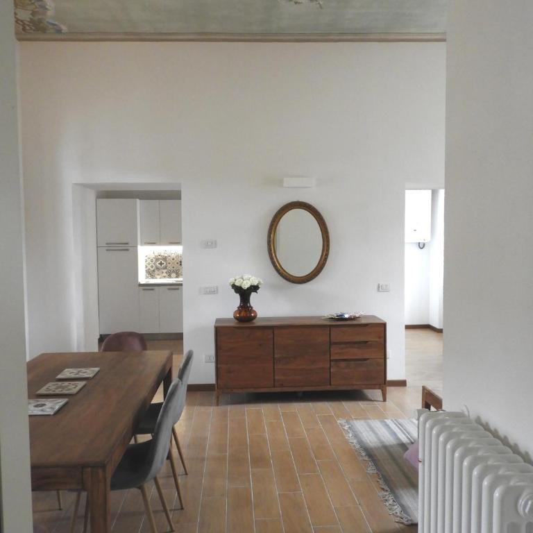 Villa Maghetti - modernized flat in historic palazzo in the center of Luino - Apartment mit 2 Schlafzimmern - 7