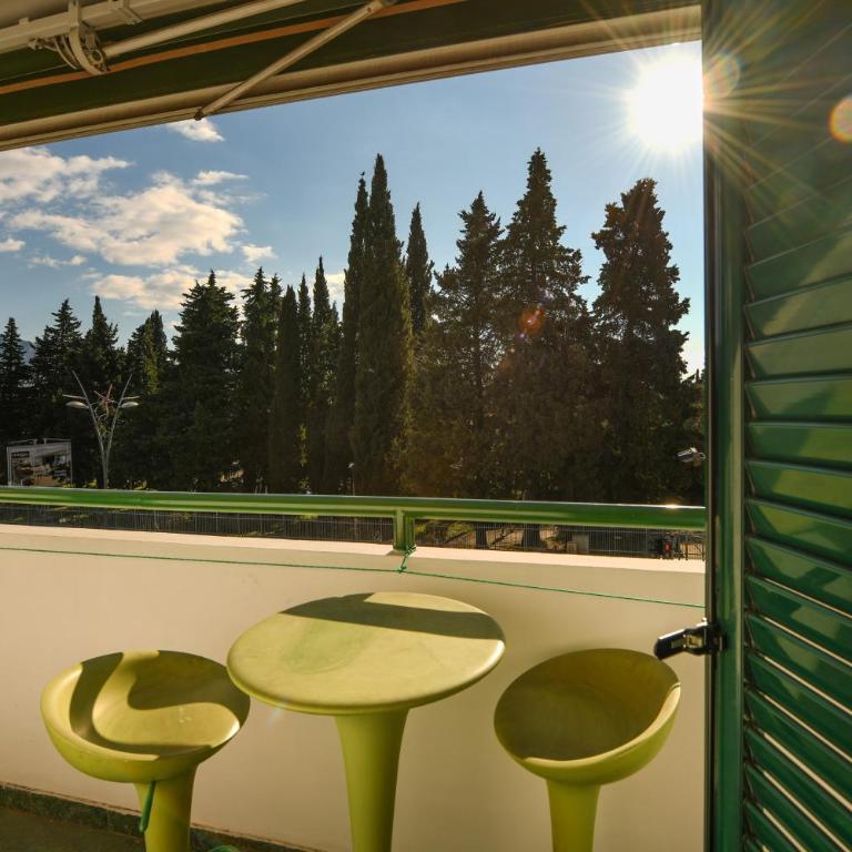 Jolly Apartments - One-Bedroom Apartment - 1