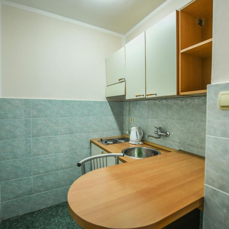 Jolly Apartments - One-Bedroom Apartment - 2