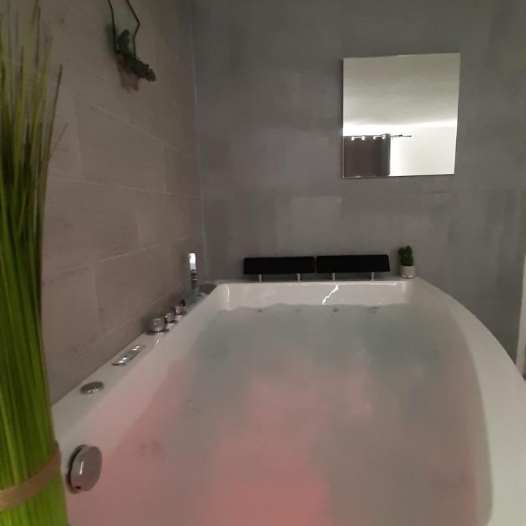 Allegria Nimes Chambre Deluxe Spa - Chambre Deluxe - 10